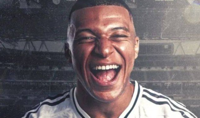 C罗接班人诞生！姆巴佩40球血洗西甲斩获银河之星 皇马8万球迷膜拜新王登基！