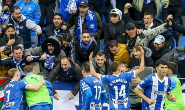 西甲联赛：阿拉维斯主场 1-0 爆冷击败瓦伦西亚，霍尔丹点射建功