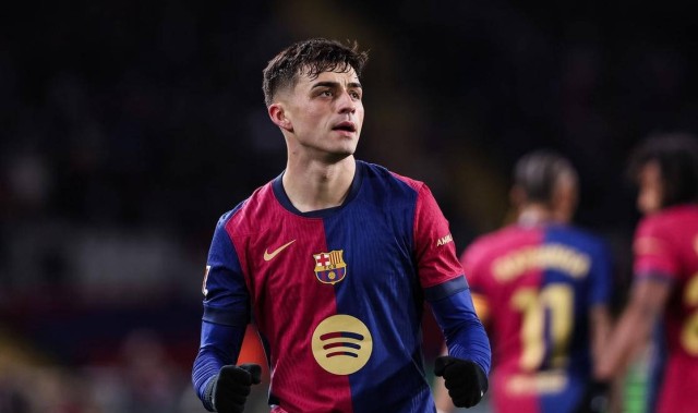 精准制导！22岁佩德里展现大师级视角，现场高清追踪令人叹为观止