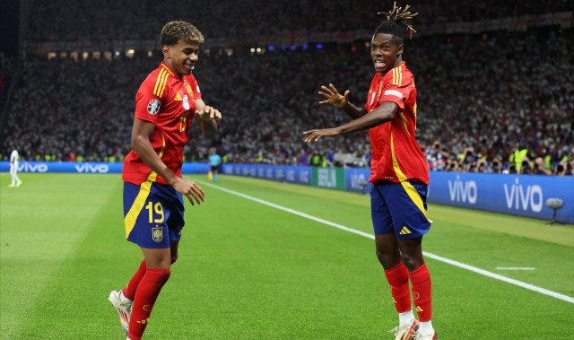 巴萨锋线格局变了？西甲天才空降，亚马尔拉菲尼亚这牌怎么打？