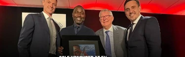 曼联举办名宿安迪-科尔表彰活动，弗格森、内维尔等人出席