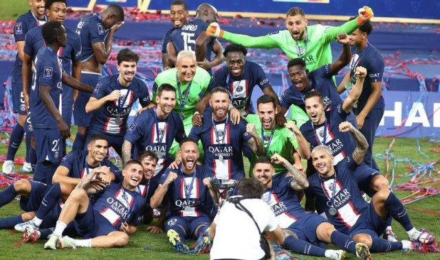 法甲焦点战：斯特拉斯堡主场挑战巴黎圣日耳曼，黑马能否逆袭？