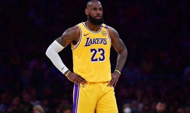 詹姆斯自曝生涯首次膝盖受伤 需要休养4-6周