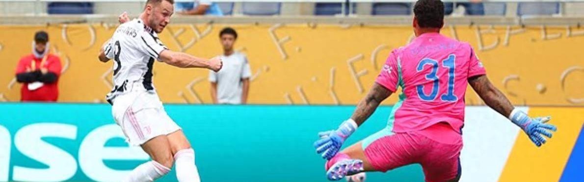 埃德森表态留曼城，比赛失误送球，球迷质疑下季是否继续守门