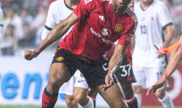 曼联夏窗雷霆出击！库尼亚+姆贝莫双重引援震撼英超