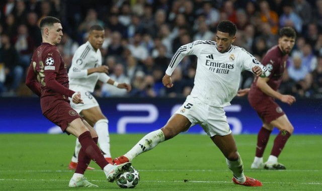 欧冠回顾：晋级五五开！欧冠淘汰赛开始即王炸，皇马拜仁恐出局，红军也艰难