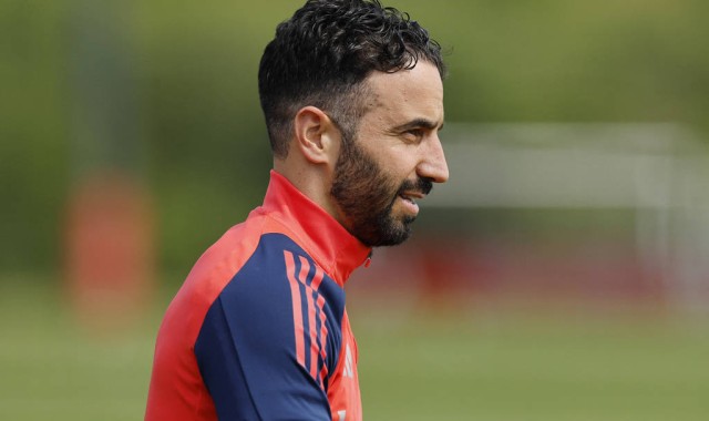 欧联杯冠军=安慰奖？曼联主帅阿莫林“豪言”引爆！内维尔急了：这太重要了！